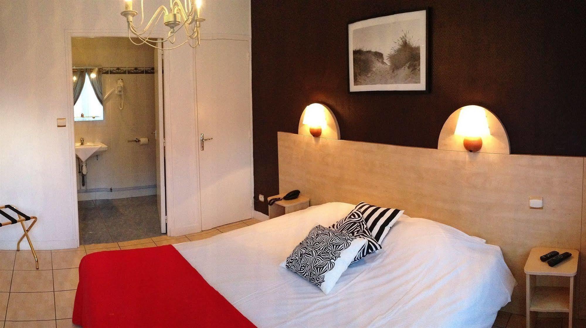 Hotel De Paris บาร์เนอวีย์-แกร์เตอเร ภายนอก รูปภาพ